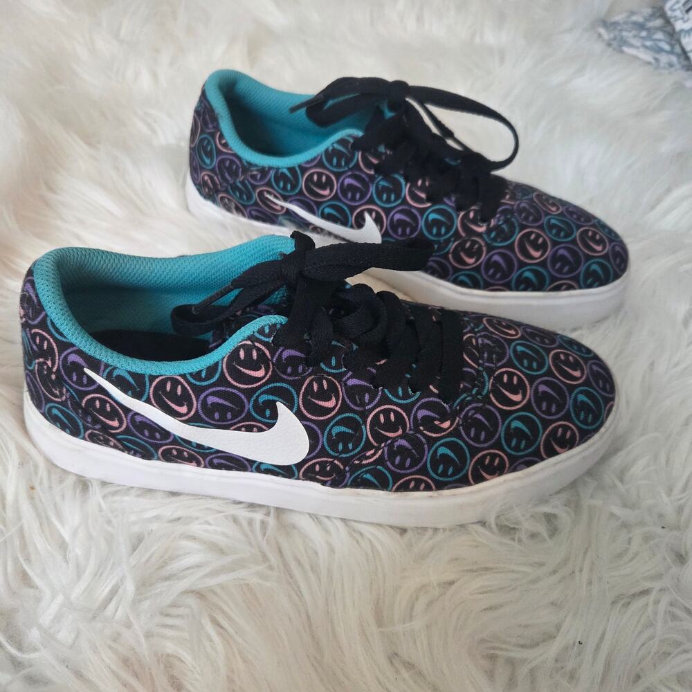 Nike Smiley Face Sneakers Sz 5